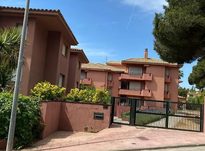 Coronda Con Piscina Y Parquing En Lejlighed